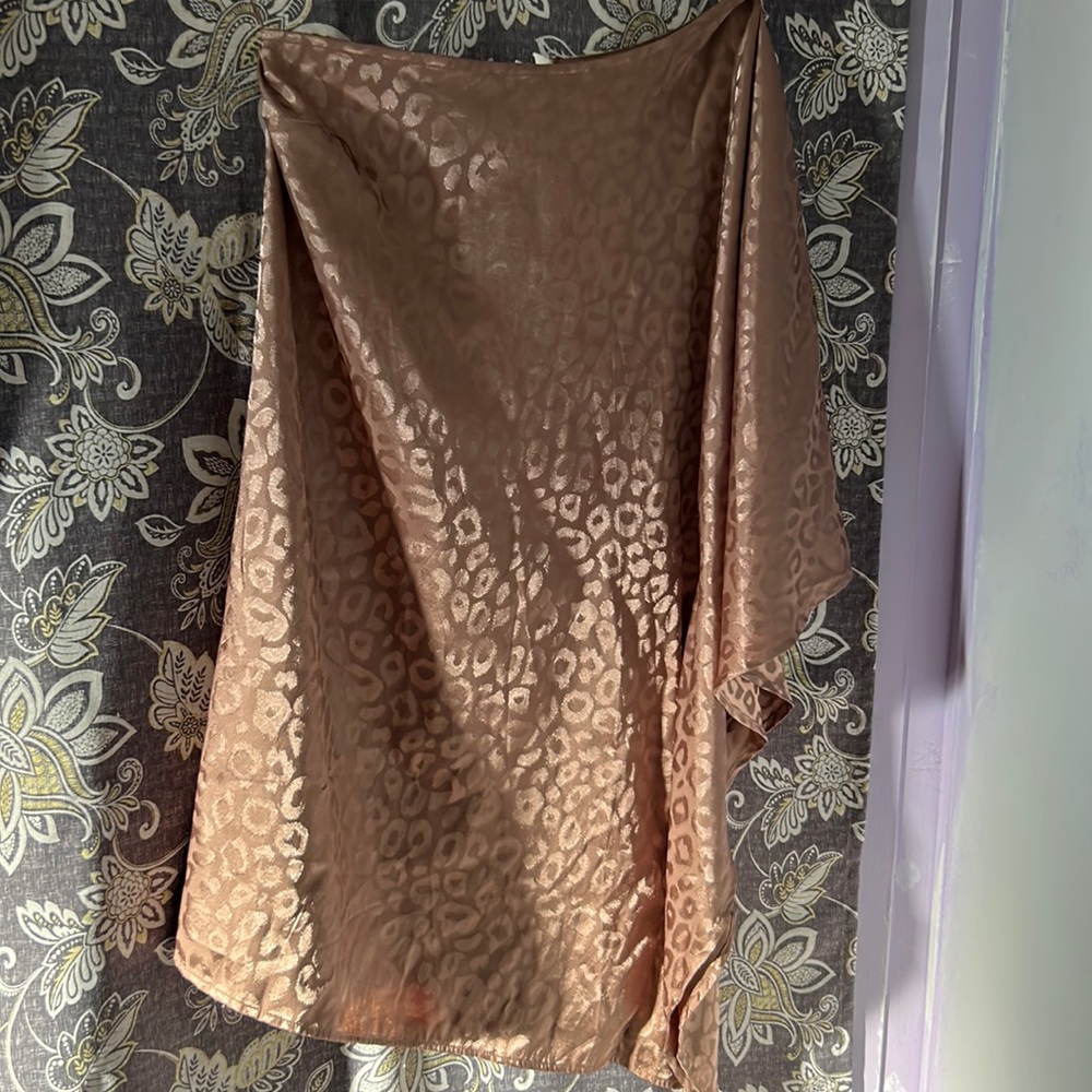 Half off shoulder cheetah print short maxi dress